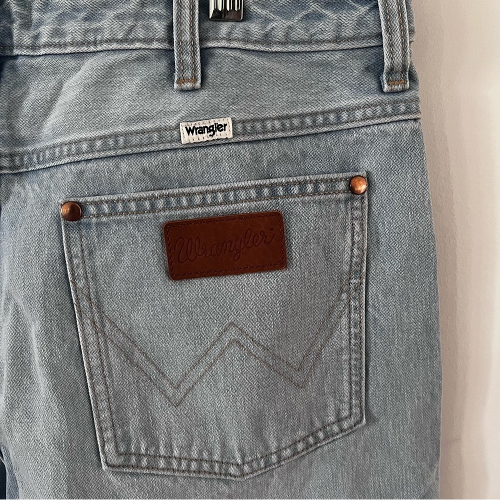 Wrangler Women's Cropped Wide-Leg Light Wash Jeans |Size 31x28| - Picture 5 of 6